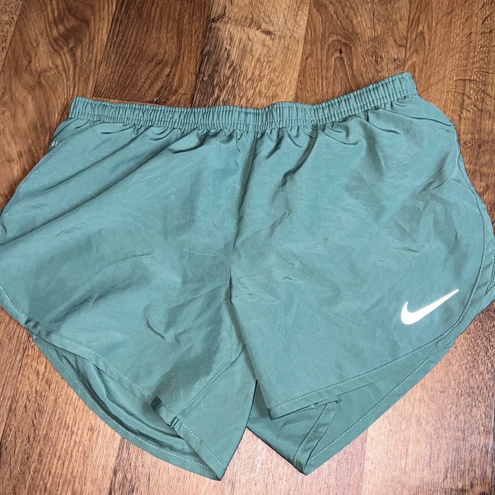 Nike athletic shorts with liner